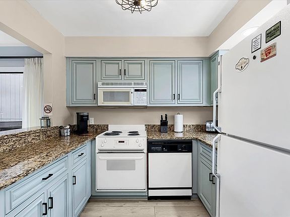 3rd image of 800 Saint Andrews Dr #12