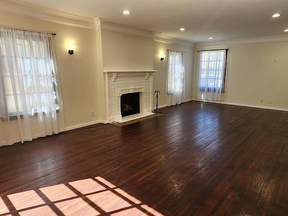 5th image of 152 N Mansfield Ave
