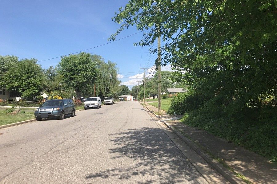 2nd image of 917 Regency Rd