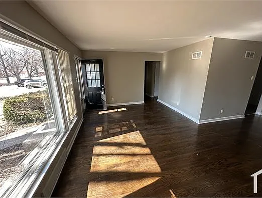 3 bed, 1066 sqft, $1,550 — Photo 2