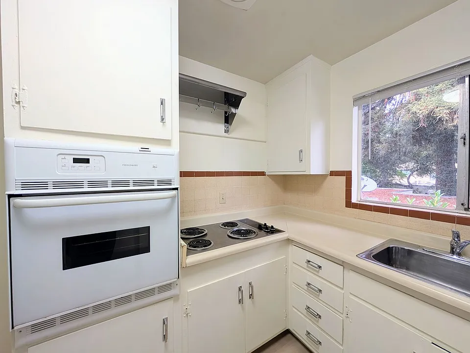3541 Dimond Ave #12