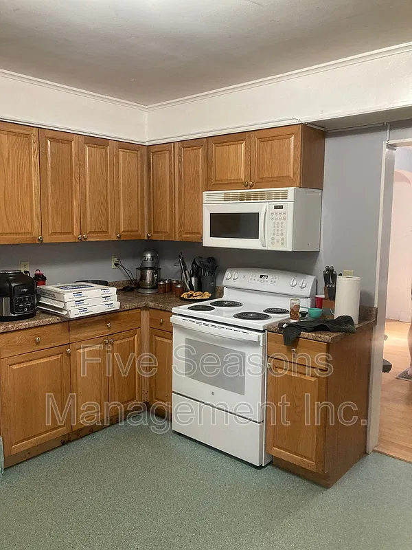 4 bed, 1.0 bath, 1200 sqft, $4,100 — Photo 2