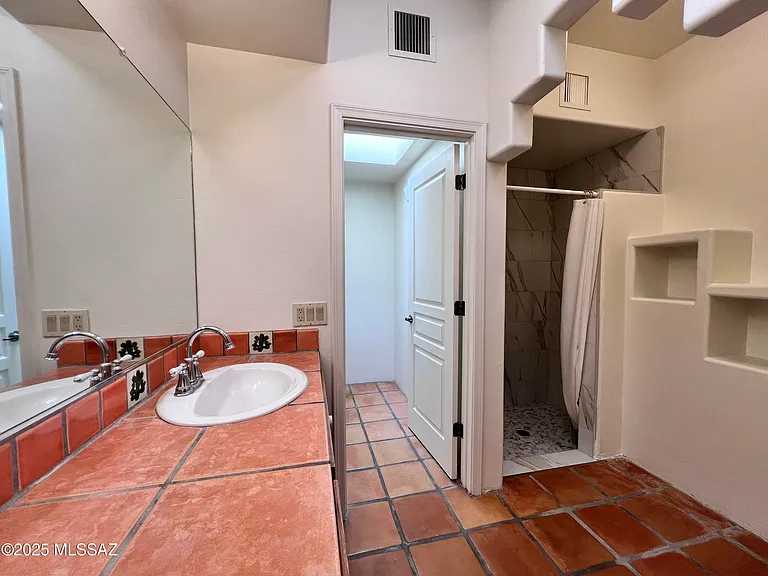 1040 N Wentworth Rd — Photo 32