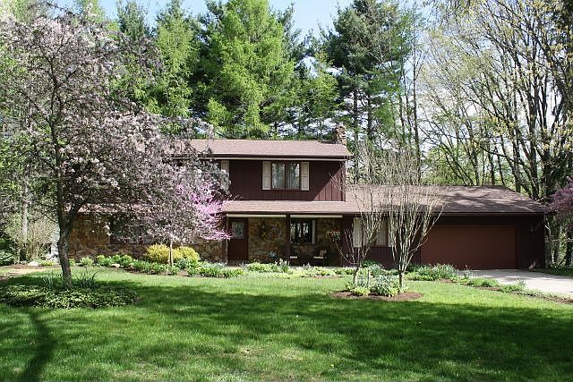Beautiful Home on 1 acre