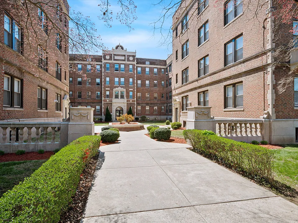 6202 Wayne Ave #G2