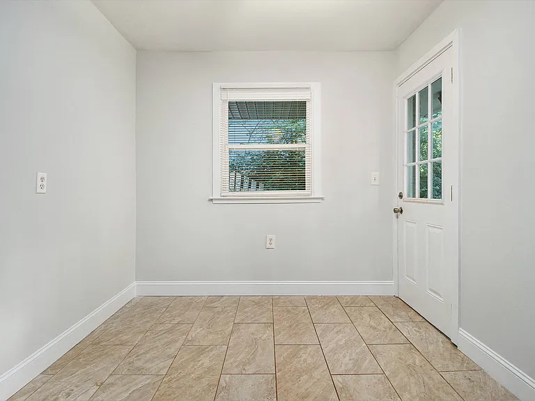 1686 Derrill Dr — Photo 11
