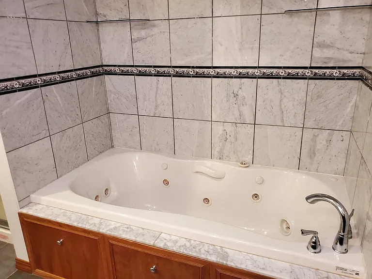 4430 W Lake Harriet Pkwy #402 — Photo 8