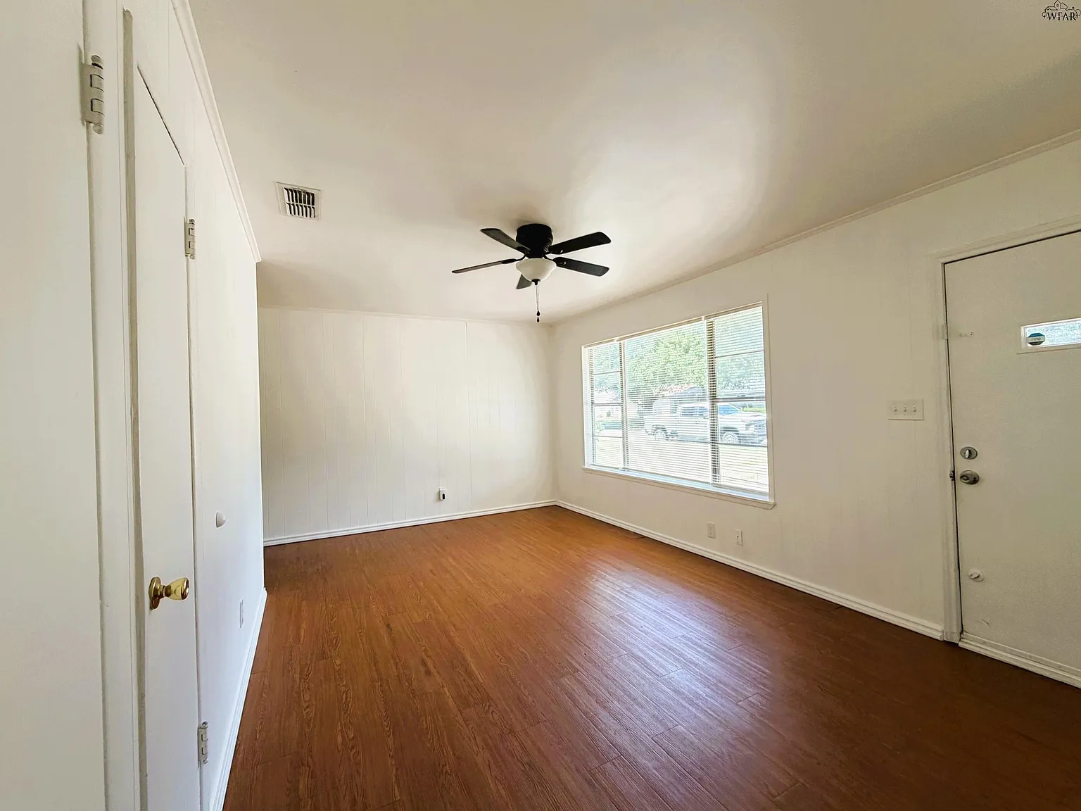 3 bed, 1.0 bath, 1245 sqft, $1,250 — Photo 4