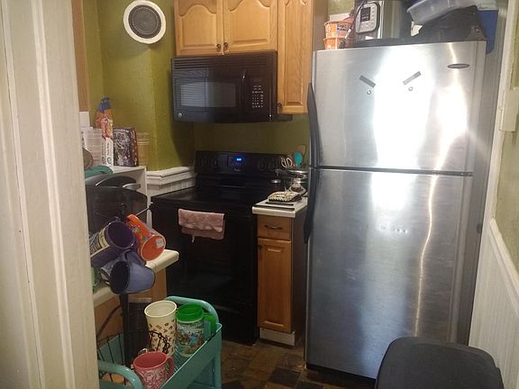 Kitchen - stainless fridge, glass-top stove, microwave/hood vent, slate tile floors (in both kitchen & bath)