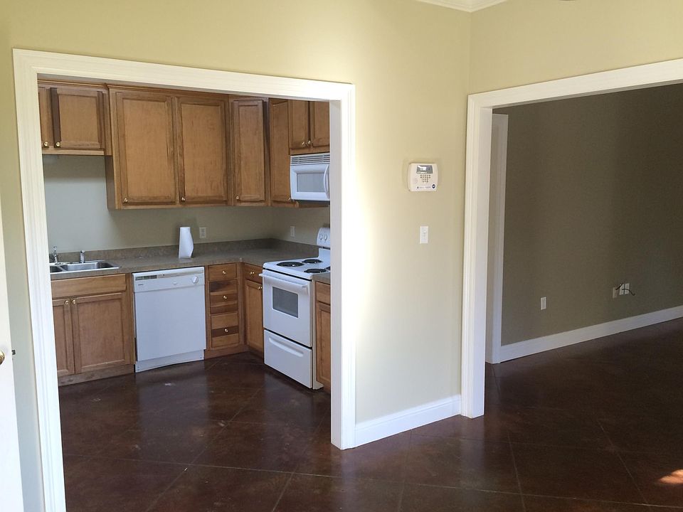 KITCHEN /DINING
