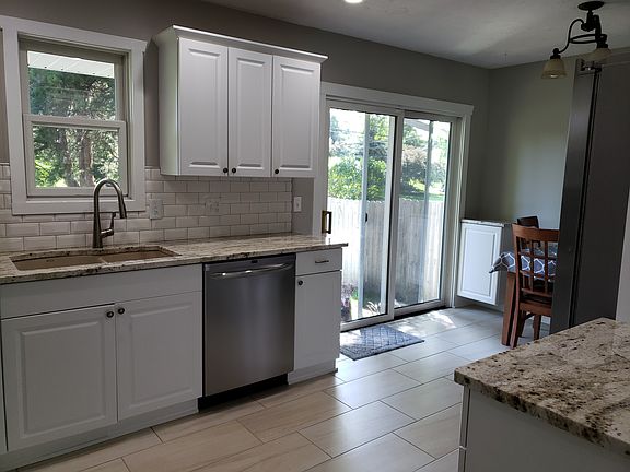 4th image of 9153 Meadow Dr