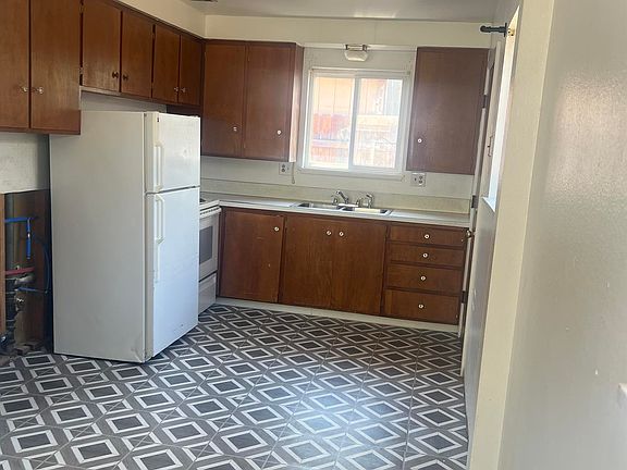 2nd image of 411 16th Ave S