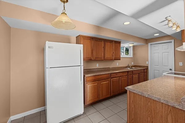 23233 Wellington Ave — Photo 5