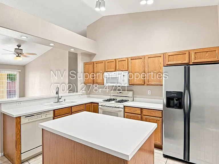 3876 Waynesvill St — Photo 11