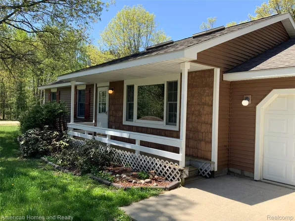 7395 Crestwood Dr, Oscoda, MI 48750