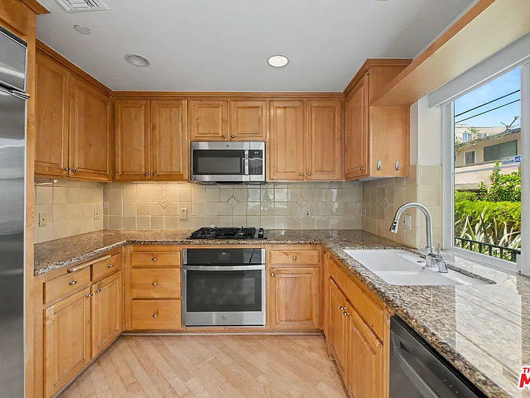 1830 Pelham Ave #101 — Photo 11