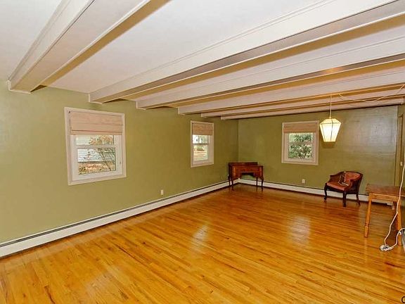 5th image of 30 Ashley Dr