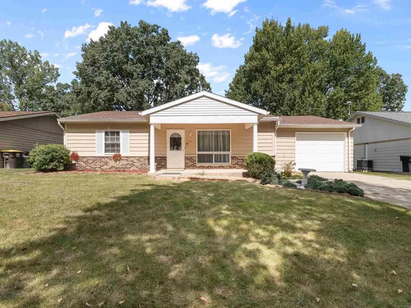 911 Cherry Blossom Ln, Fort Wayne, IN 46825