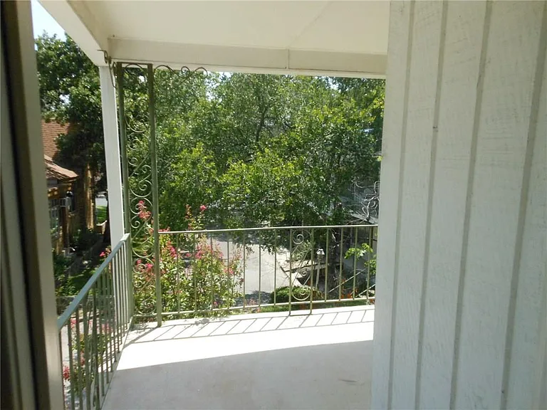 2516 Enfield Rd #201 — Photo 4