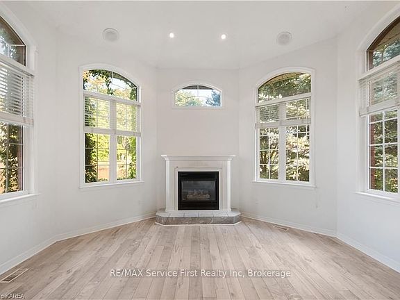 5th image of 94 Manor Rd