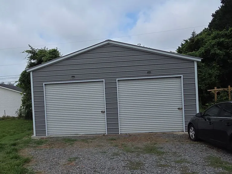 1004 Tracy St — Photo 5