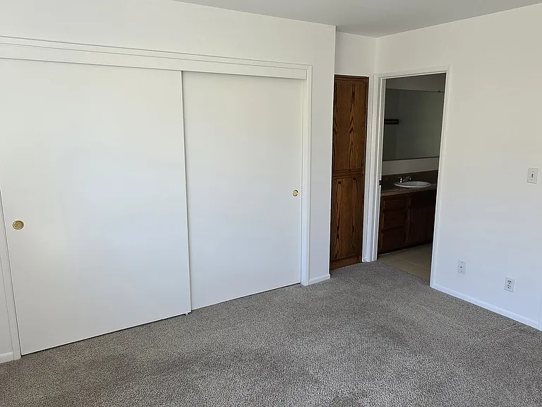 533 E Verdugo Ave — Photo 23