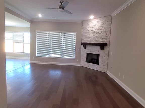 3rd image of 3807 SW Mistletoe Ave