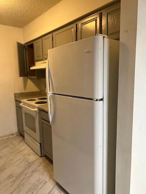 2 bed, 950 sqft, $2,200 — Photo 3