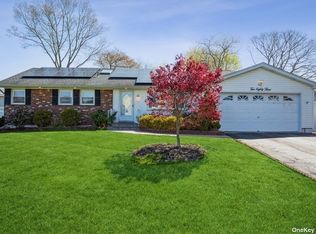 283 Clarinet Ln, Holbrook, NY 11741