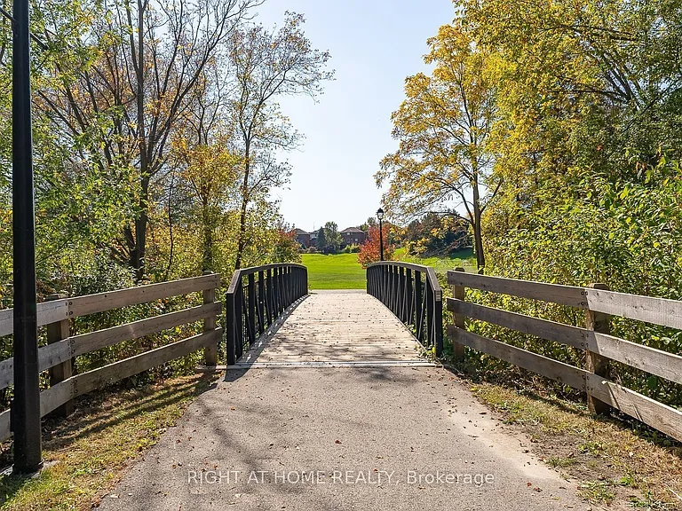 307 Sheridan Ct — Photo 9