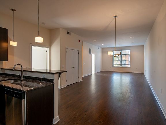 2nd image of 194 Bloomfield Ave #3C