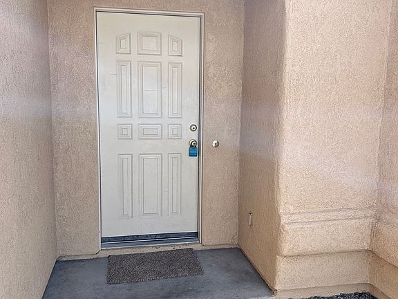 2nd image of 425 Hummingbird Dr