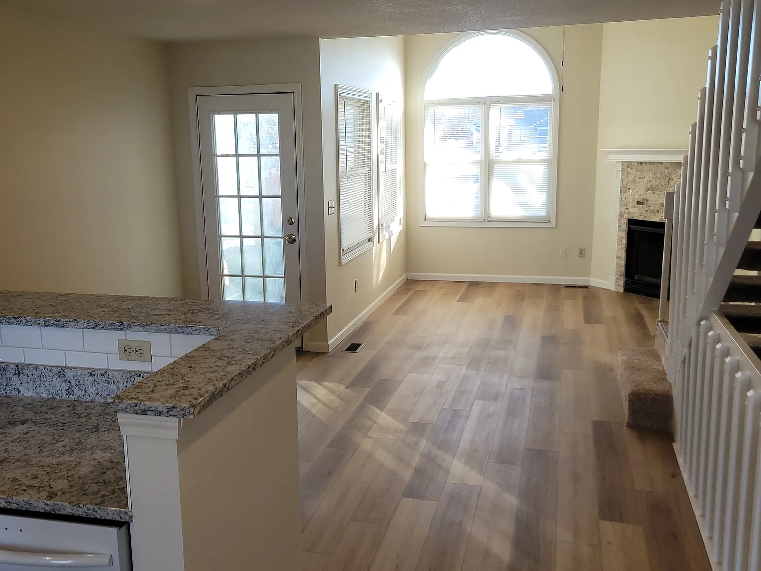 2 bed, 1.5 bath, 1200 sqft, $1,250 — Photo 4