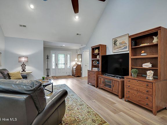 4th image of 1019 Leesburg Drive