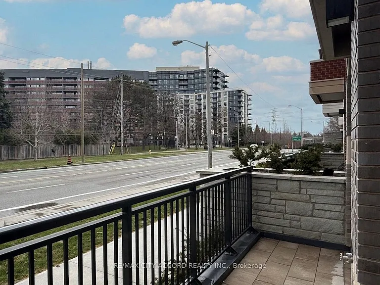 259 The Kingsway #111 — Photo 11