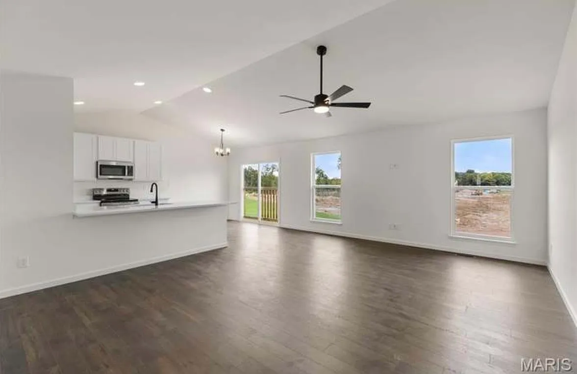 3 bed, 1380 sqft, $2,500 — Photo 4