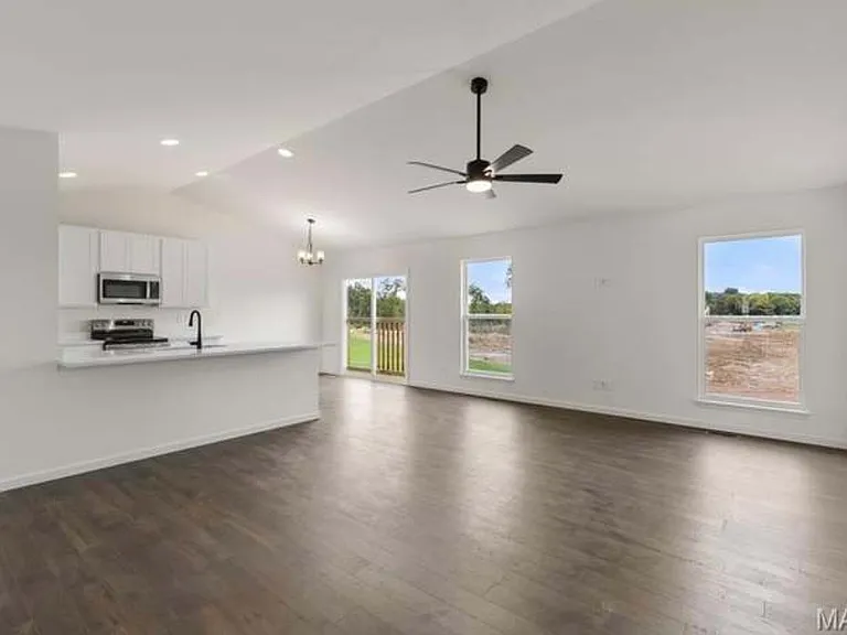 408 Honor Hill Dr — Photo 4