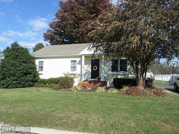 2nd image of 209 Holly St
