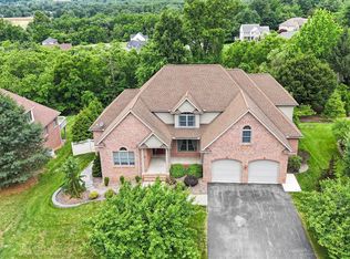 11067 Weatherstone Dr, Waynesboro, PA 17268