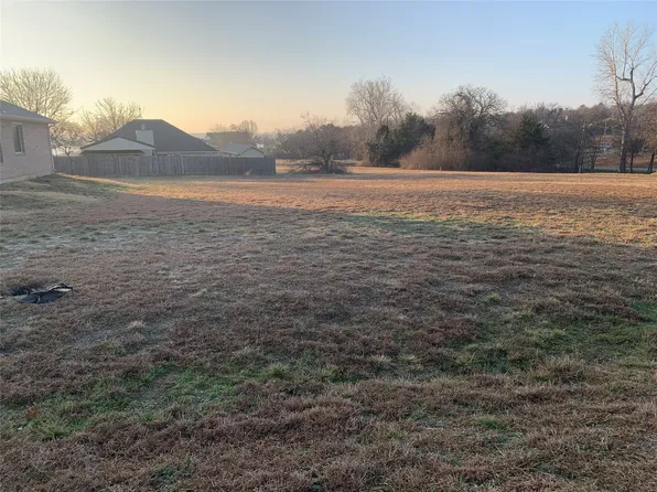 10 Dolphin Ter, Bridgeport, TX 76426