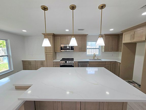 3rd image of 5137 Oak Hill Road