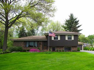 7310 Eleanor Pl, Darien, IL 60561