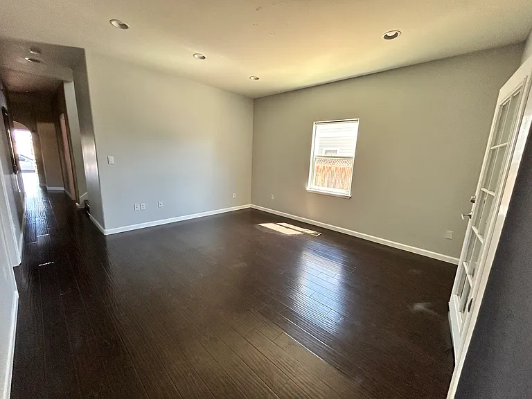 390 Monroe St — Photo 21