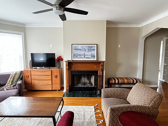3rd image of 1443 W Elmdale Ave #3N