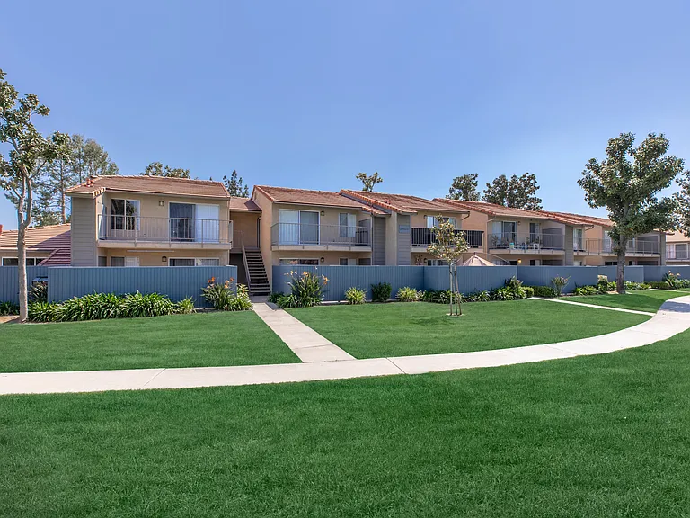 Sierra Vista Apartments — Photo 40