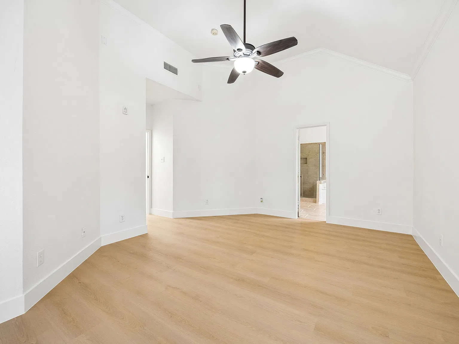 4 bed, 1787 sqft, $2,850 — Photo 3