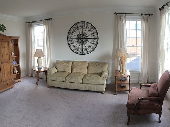 5th image of 26 Doral Dr