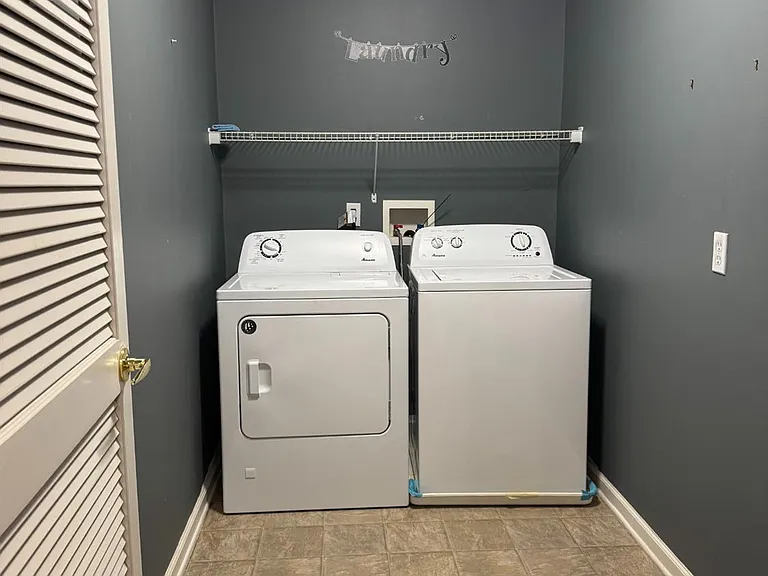 1325 Fernwood Ct — Photo 3