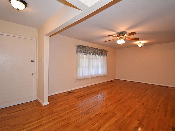 3rd image of 1834 Eastwood Dr