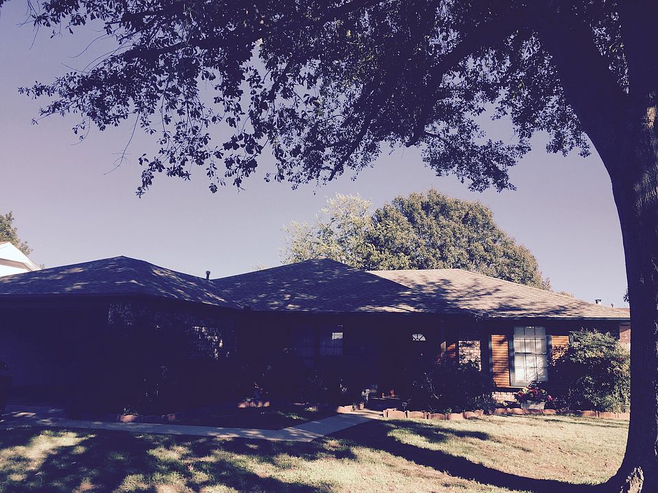 Beautiful Log Cabin large po